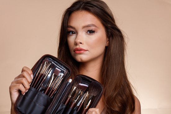 Brown DeLuxe Zestaw 14 Luksusowych i Profesjonalnych Pędzli do Makijażu w Etui